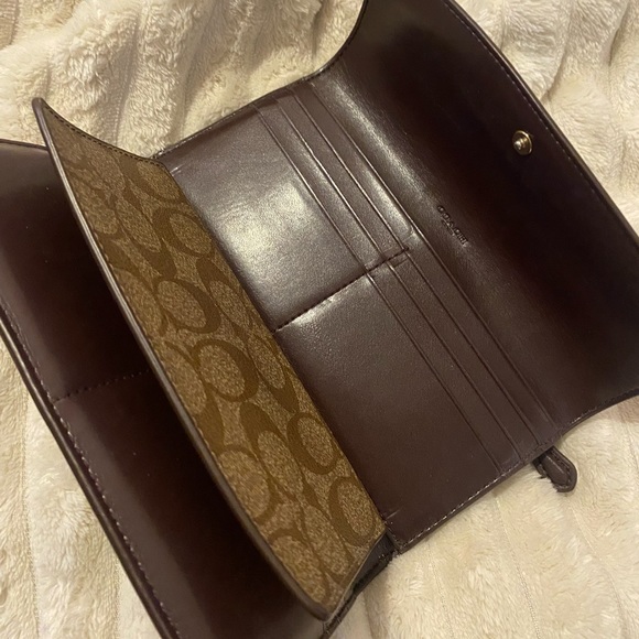 Coach Wallet - Picture 4 of 4